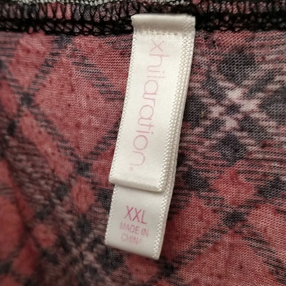 Red Plaid Flirty Black Lace Sleeveless Top - Picture 4 of 5